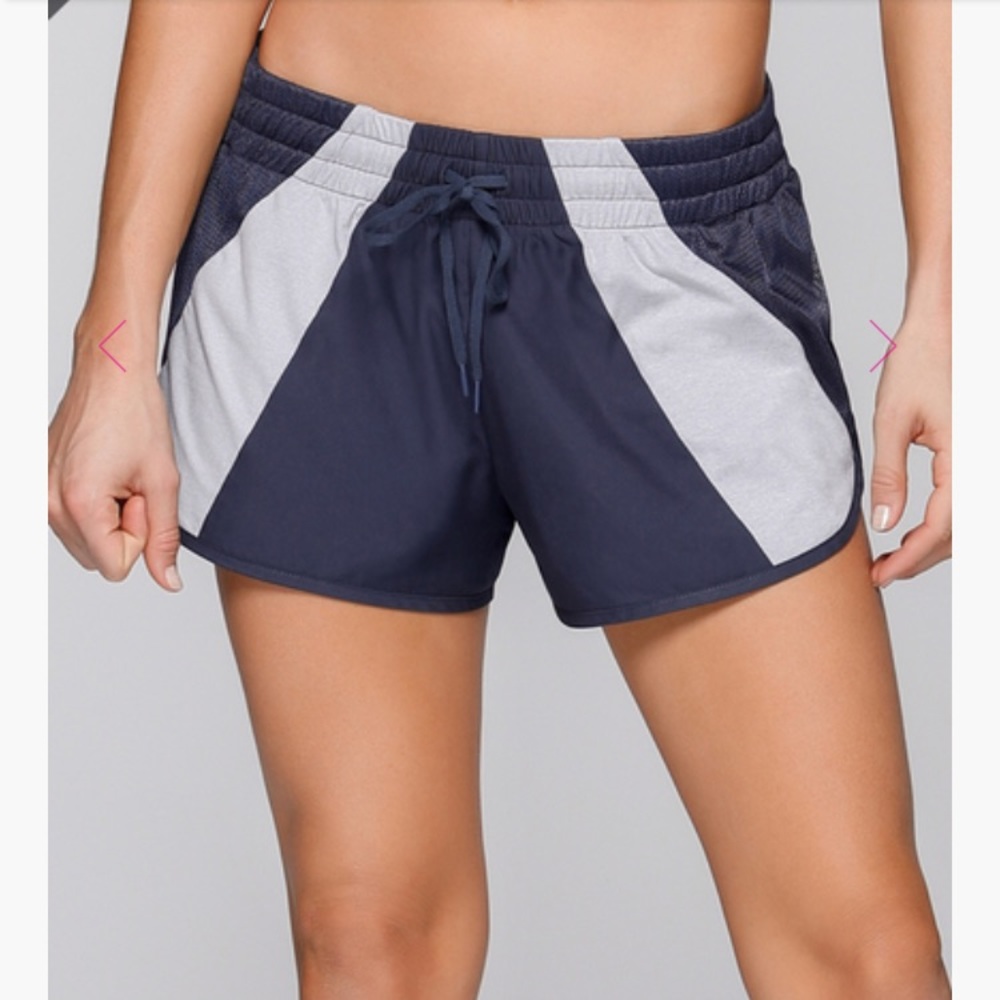 Lorna Jane running shorts sz medium nwt grey